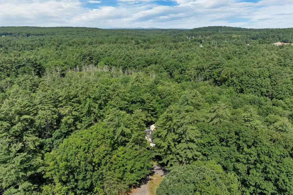 31 Ministerial Road Windham NH 03087-1921
