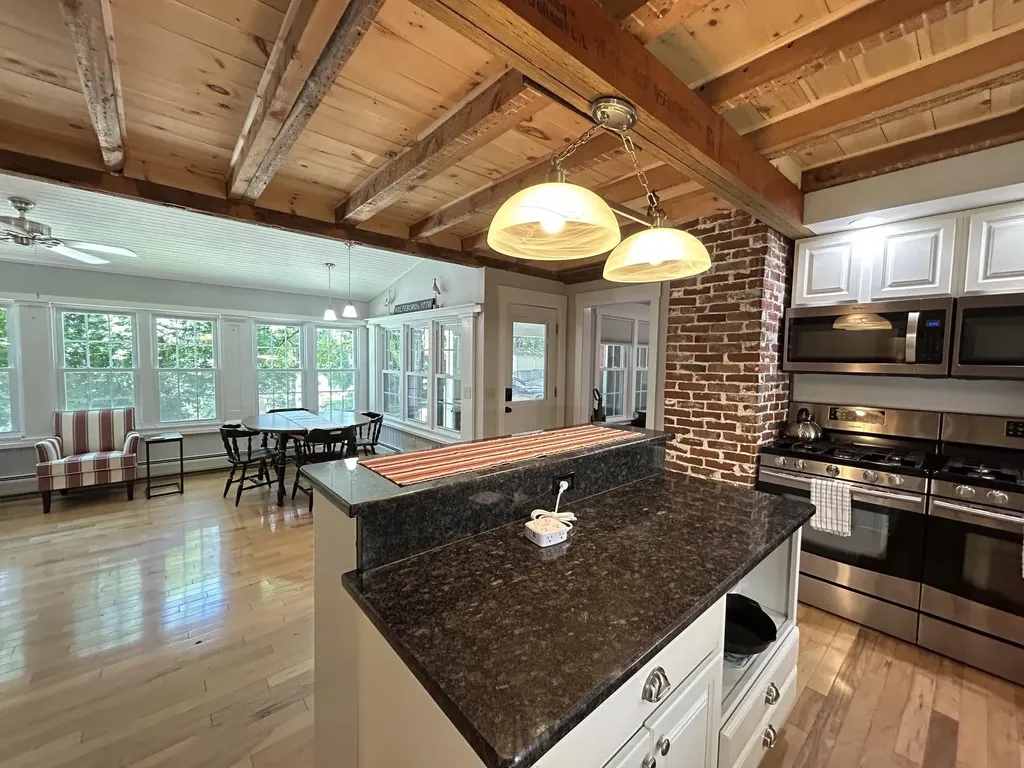 146 N Main Street Wolfeboro NH 03894
