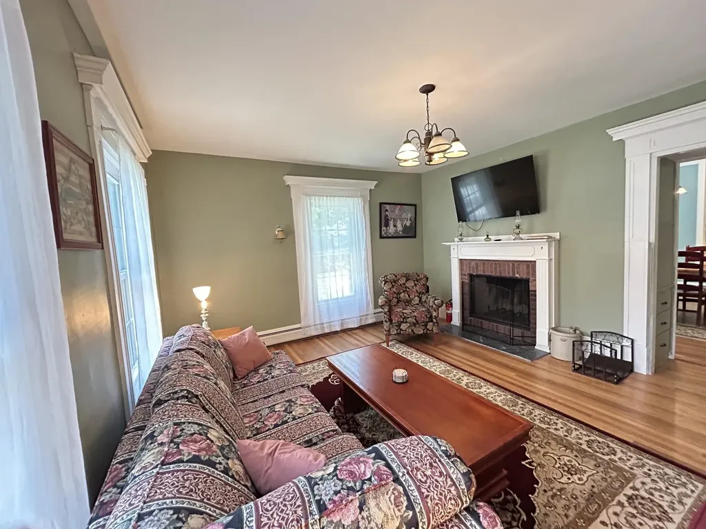 146 N Main Street Wolfeboro NH 03894