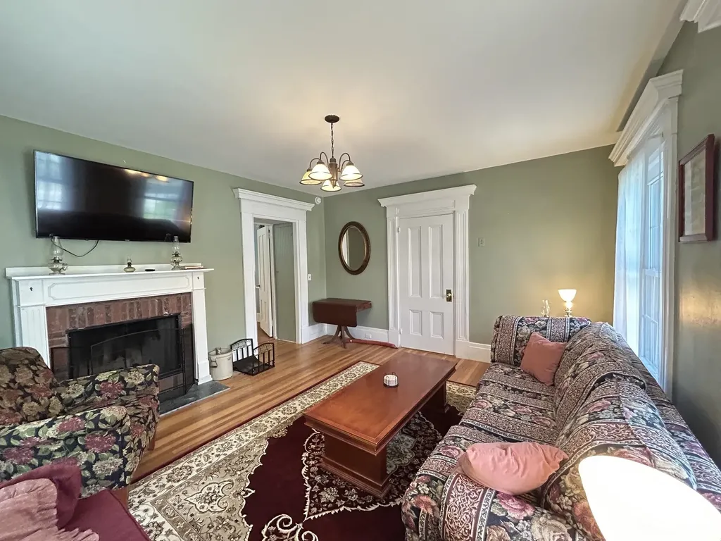 146 N Main Street Wolfeboro NH 03894