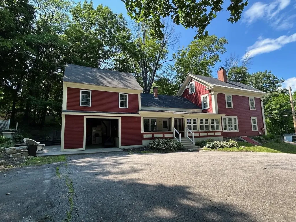 146 N Main Street Wolfeboro NH 03894