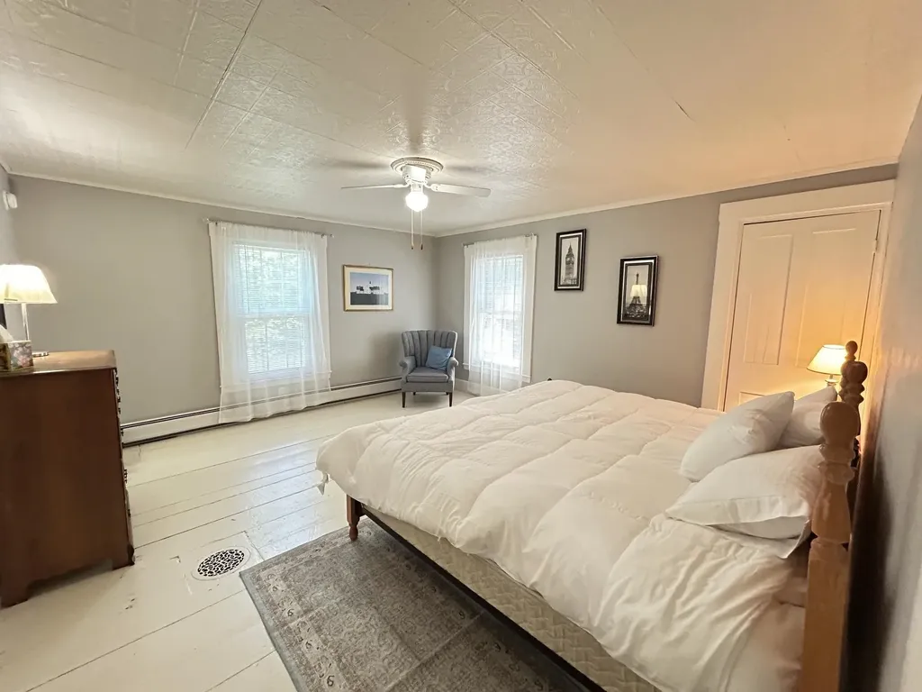 146 N Main Street Wolfeboro NH 03894