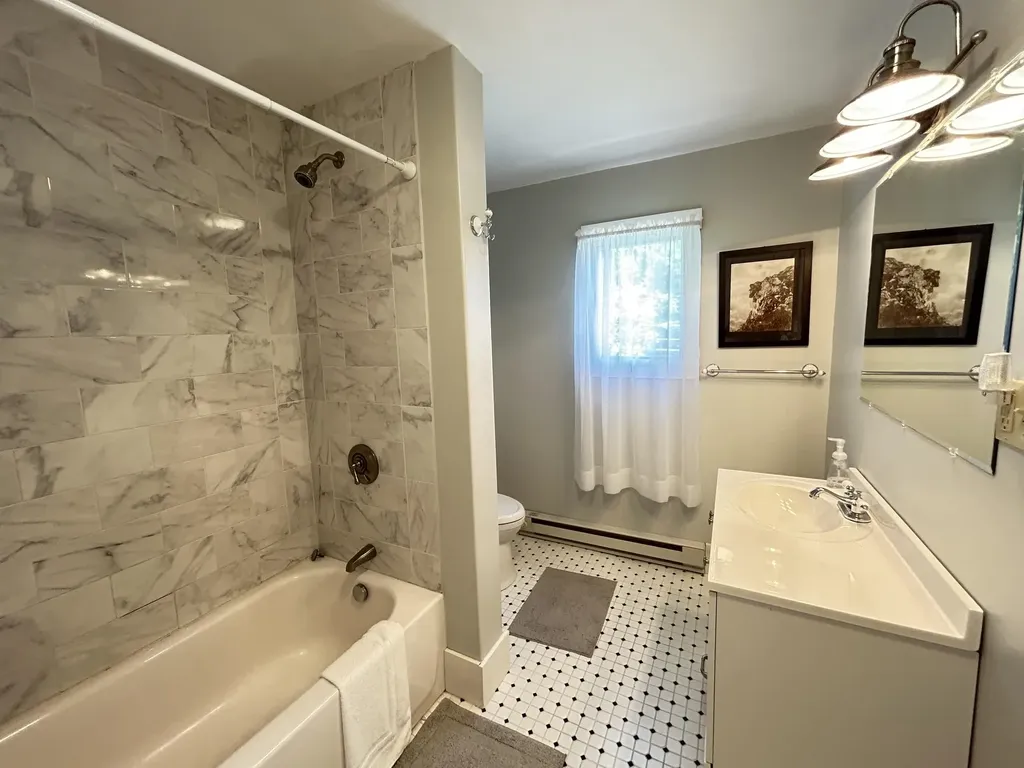 146 N Main Street Wolfeboro NH 03894