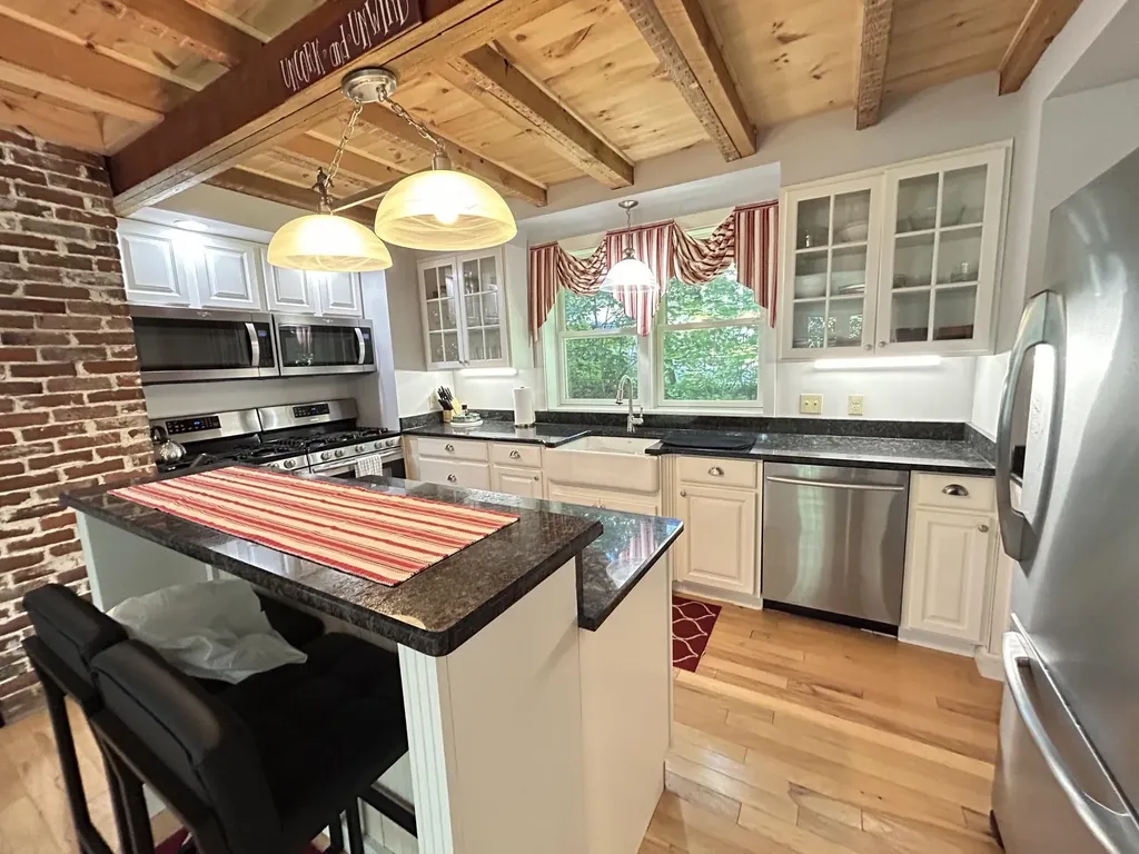 146 N Main Street Wolfeboro NH 03894