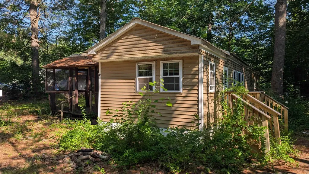 8 Hubbard Road Deering NH 03244