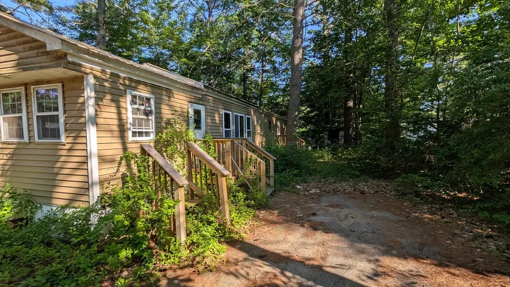 8 Hubbard Road Deering NH 03244