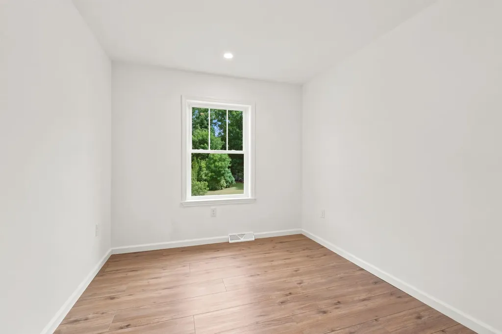 28 Cottage Place Ashland NH 03217