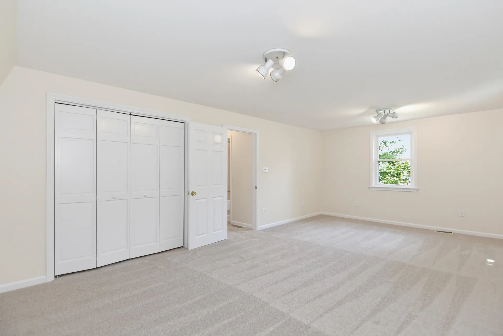 24 Killian Drive Nashua NH 03062