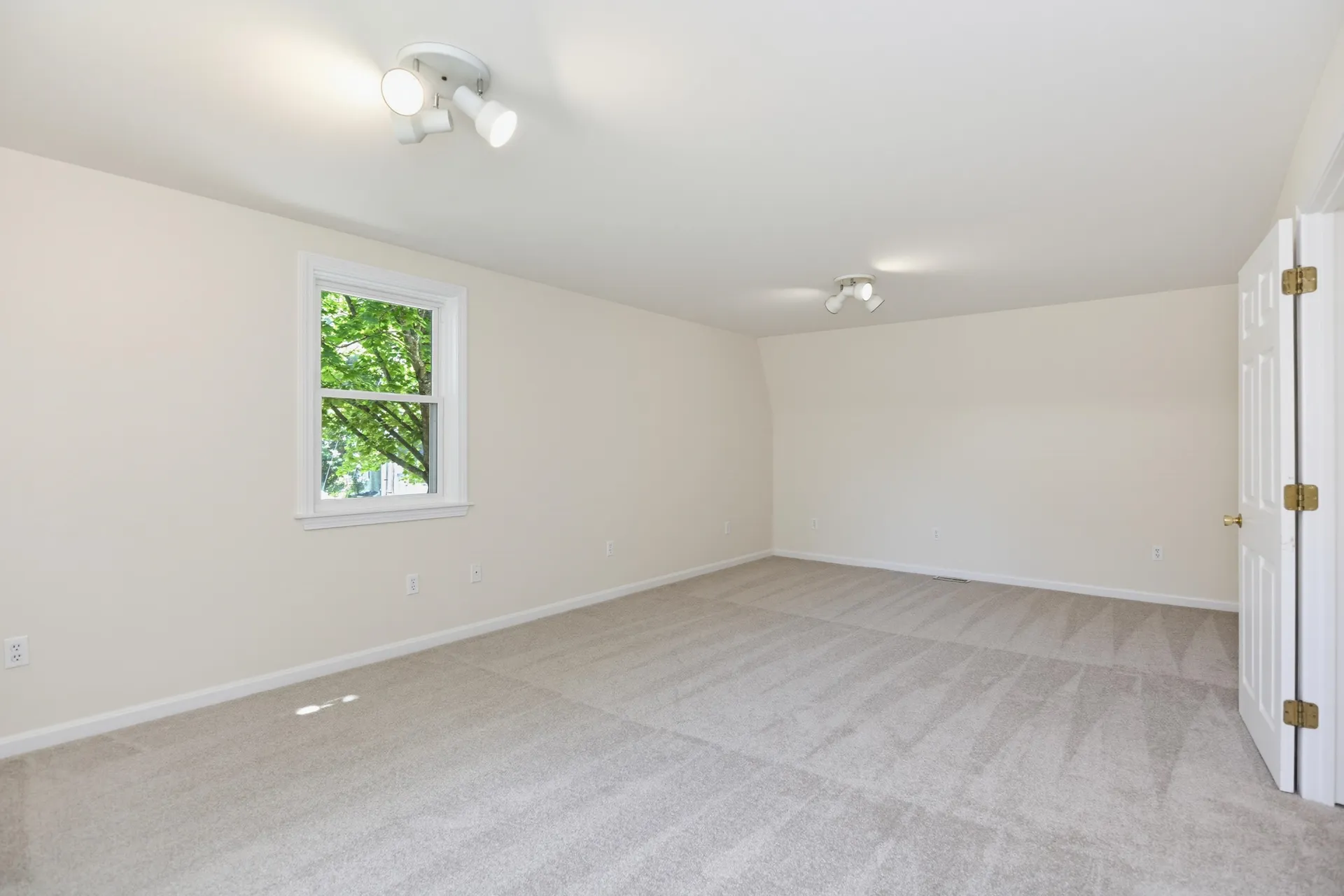 24 Killian Drive Nashua NH 03062