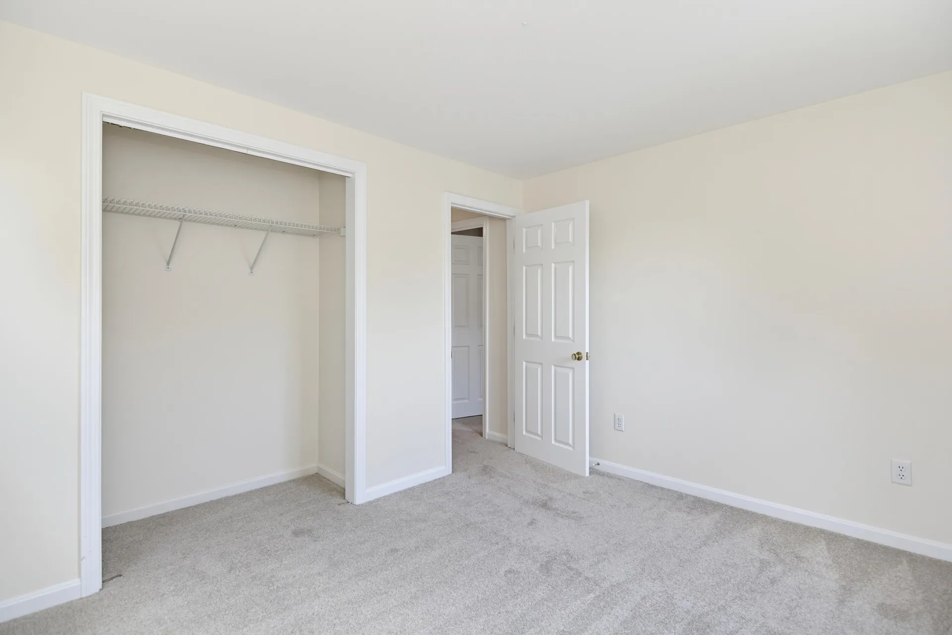 24 Killian Drive Nashua NH 03062
