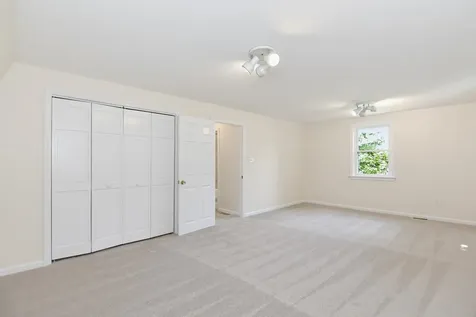 24 Killian Drive Nashua NH 03062