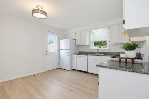 24 Killian Drive Nashua NH 03062