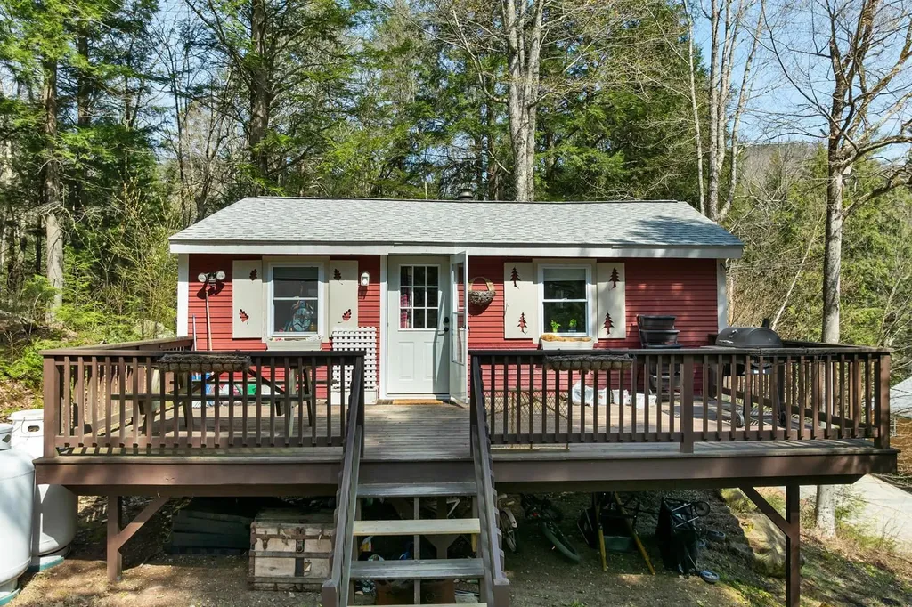 19 Hamlet Drive Woodstock NH 03262