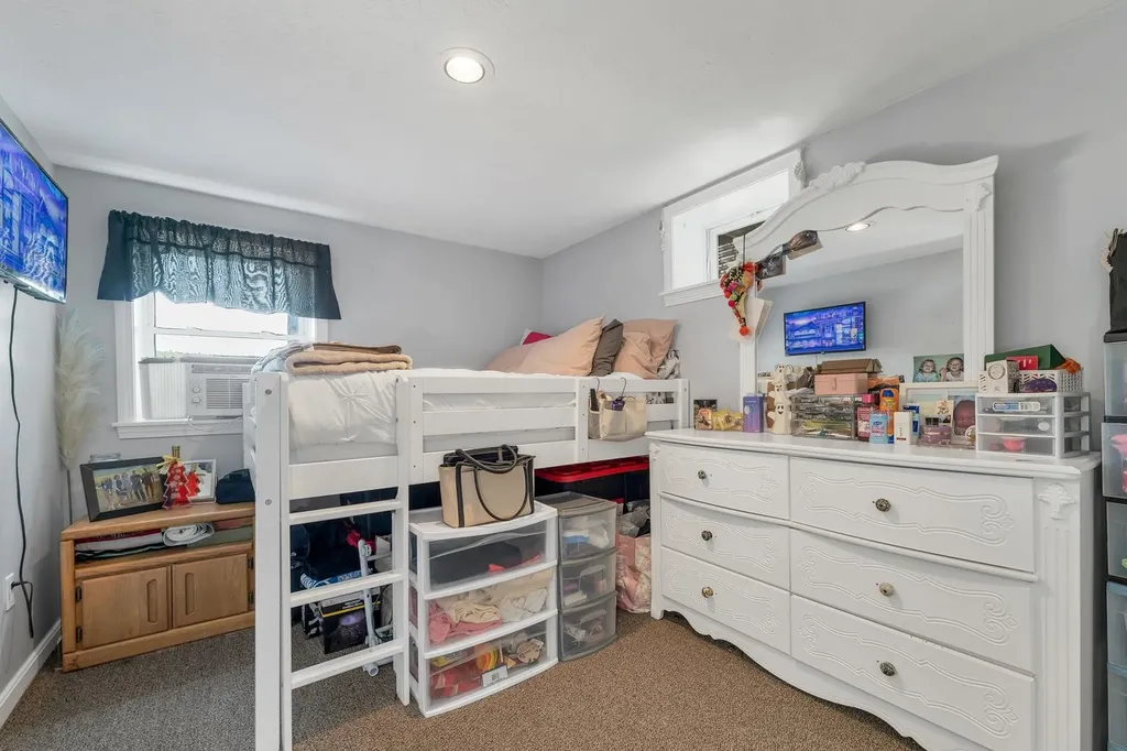 19 Hamlet Drive Woodstock NH 03262