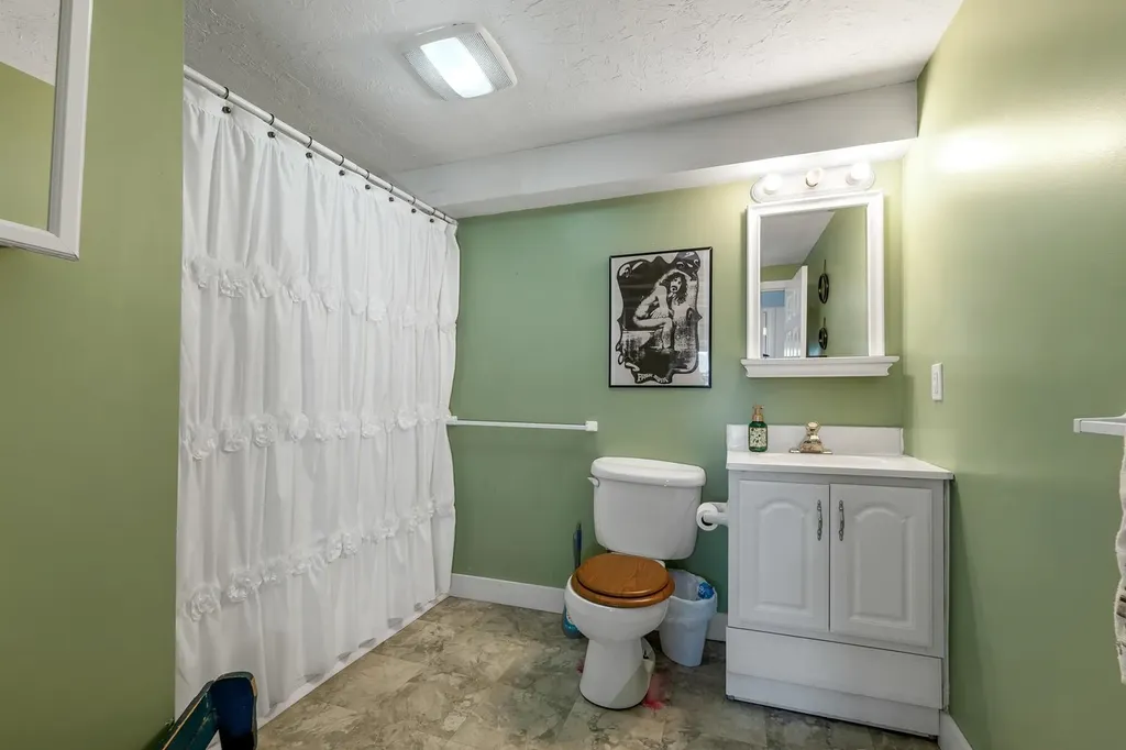 19 Hamlet Drive Woodstock NH 03262