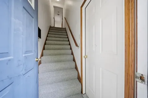 33 Elwood Avenue Manchester NH 03103