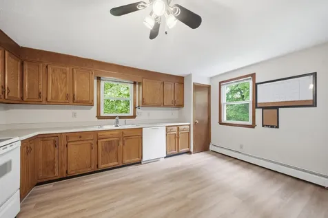 33 Elwood Avenue Manchester NH 03103
