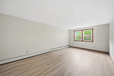 33 Elwood Avenue Manchester NH 03103