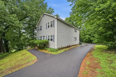 33 Elwood Avenue Manchester NH 03103