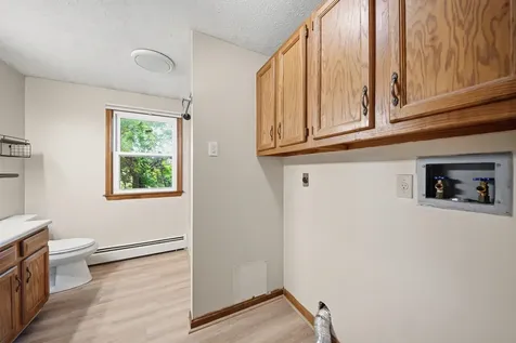33 Elwood Avenue Manchester NH 03103