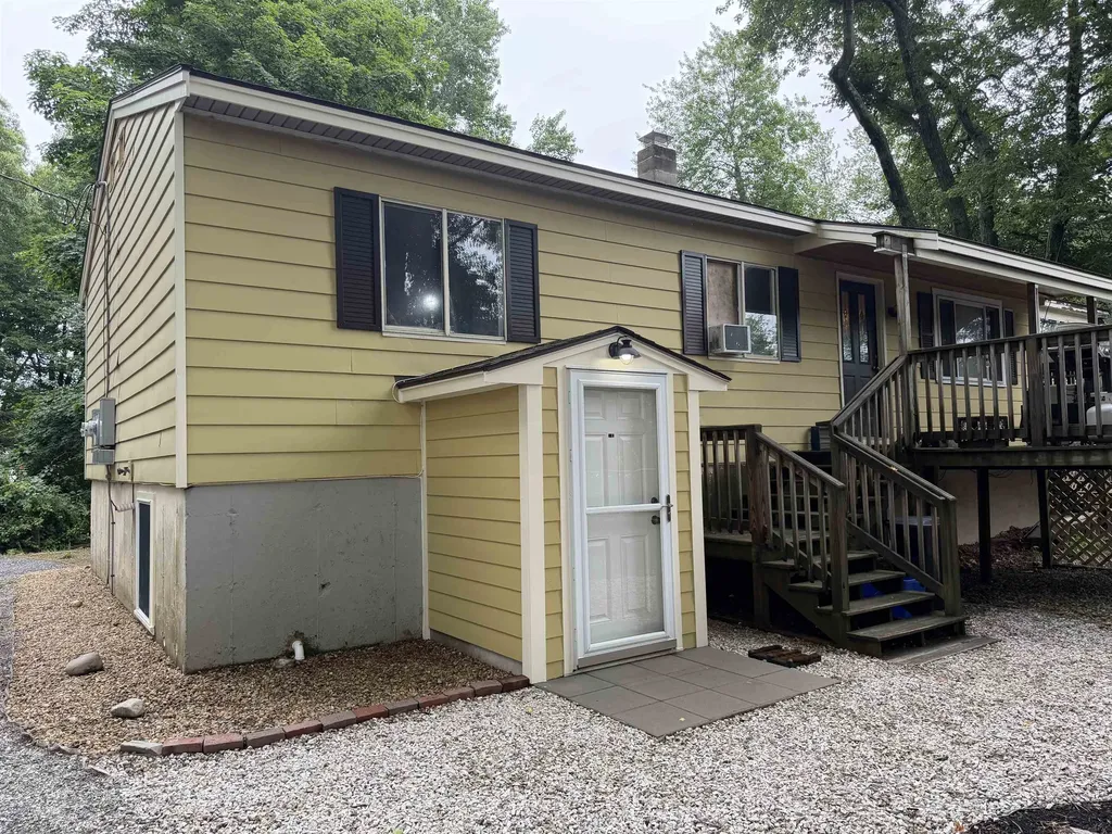 17 Boynton Lane Seabrook NH 03874
