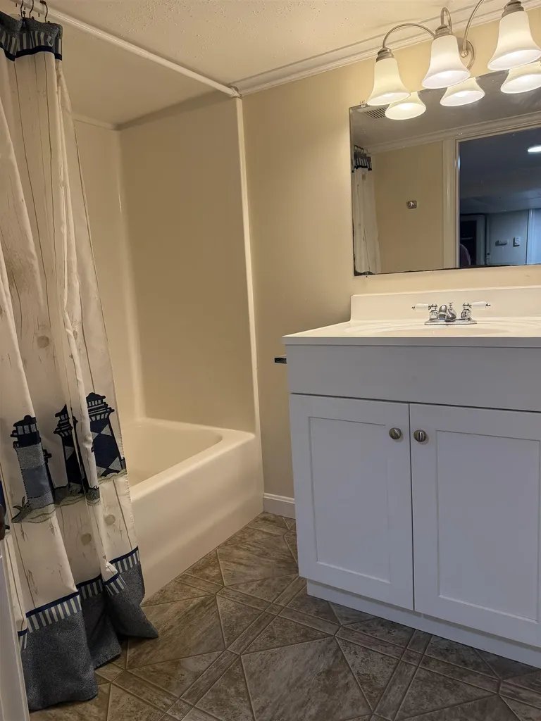 17 Boynton Lane Seabrook NH 03874