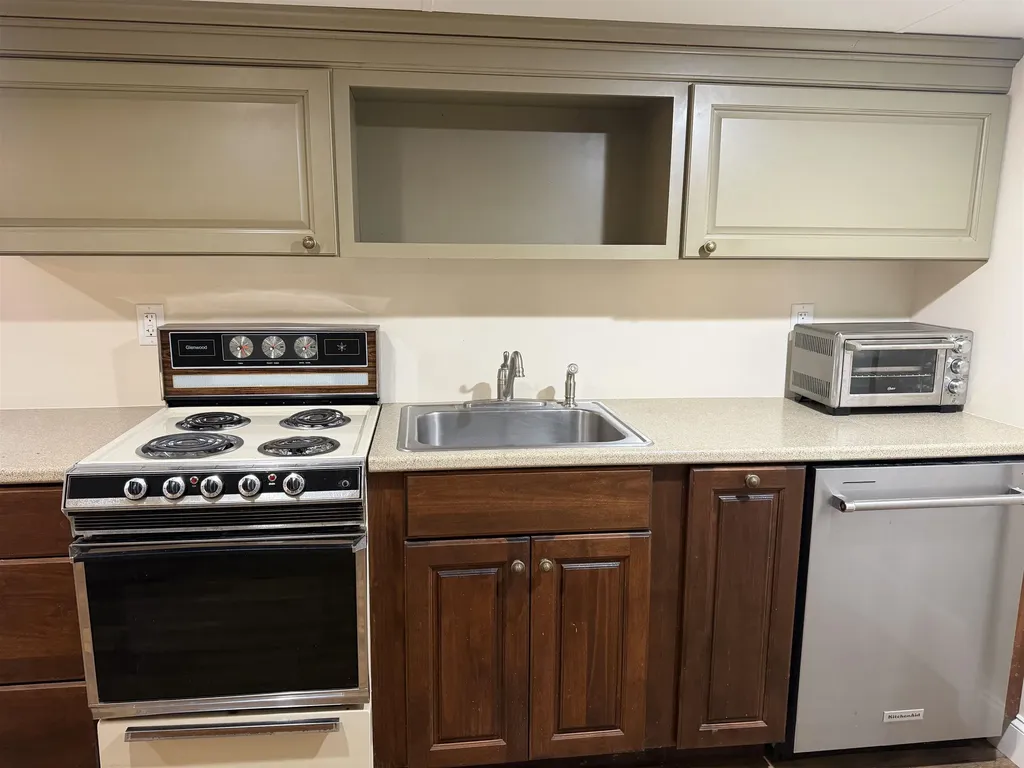 17 Boynton Lane Seabrook NH 03874