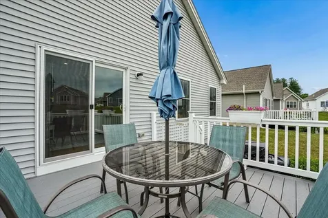 28 Pasture Lane Nashua NH 03062