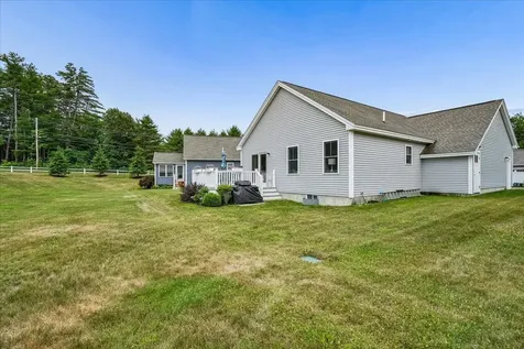 28 Pasture Lane Nashua NH 03062