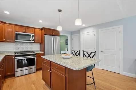 28 Pasture Lane Nashua NH 03062