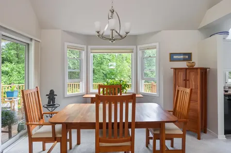 17 Eastman Farm Road Burlington VT 05408