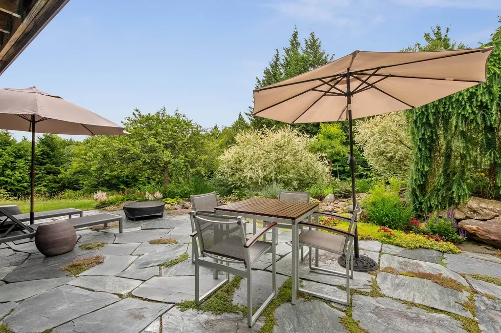 60 Mclane Road Stowe VT 05672