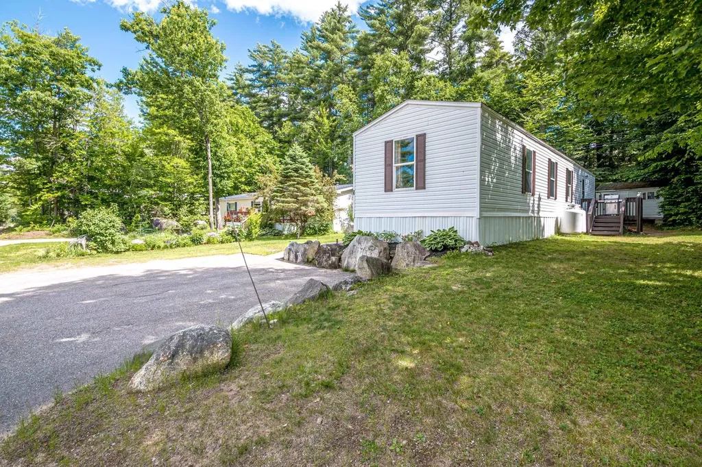 29 Tent Avenue Conway NH 03818