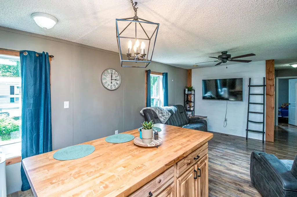 29 Tent Avenue Conway NH 03818