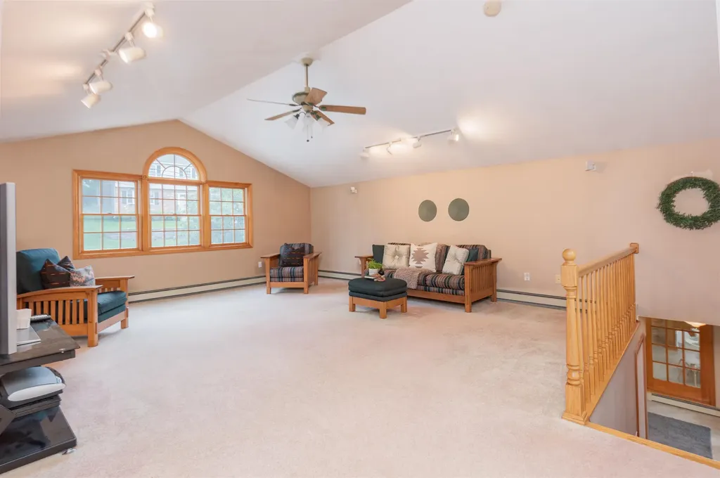 130 Lindstrom Lane Manchester NH 03104