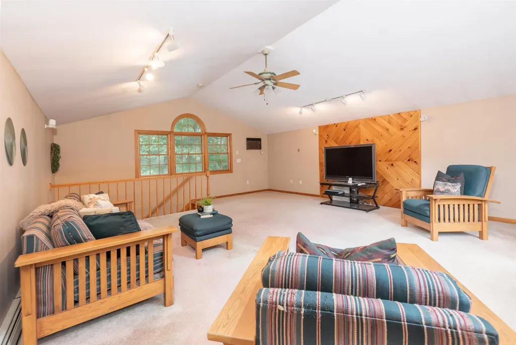 130 Lindstrom Lane Manchester NH 03104