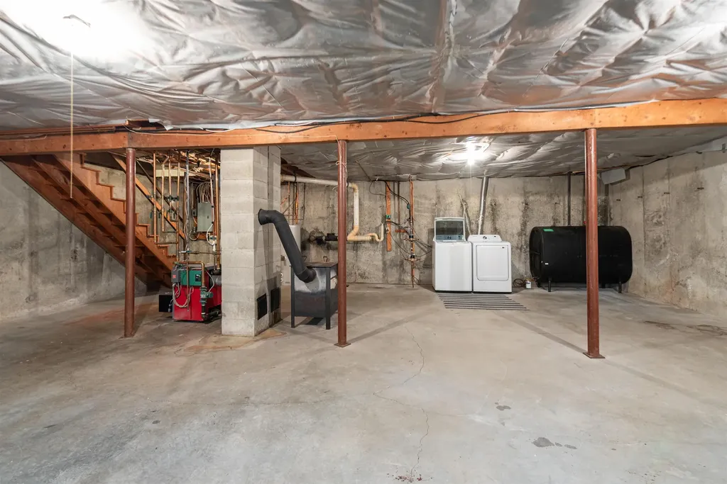 130 Lindstrom Lane Manchester NH 03104