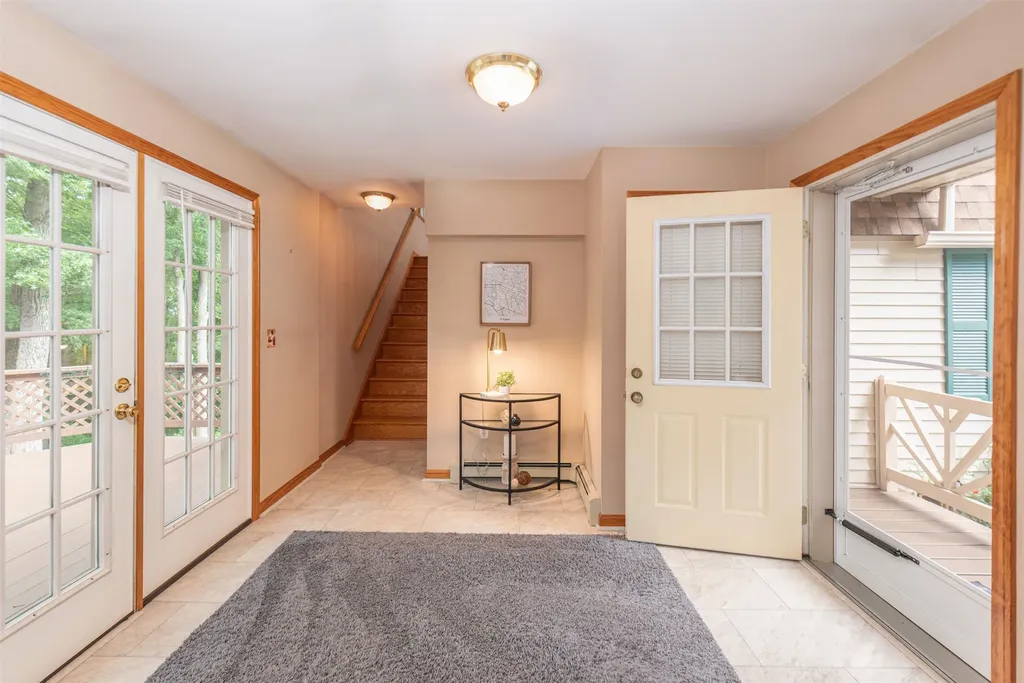 130 Lindstrom Lane Manchester NH 03104