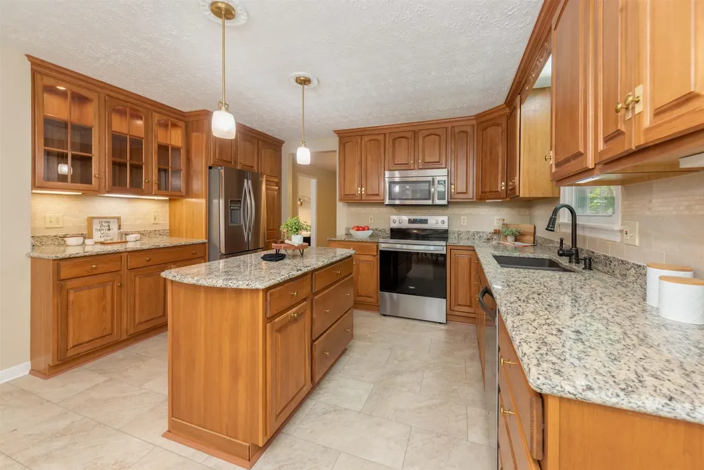 130 Lindstrom Lane Manchester NH 03104
