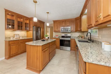 130 Lindstrom Lane Manchester NH 03104