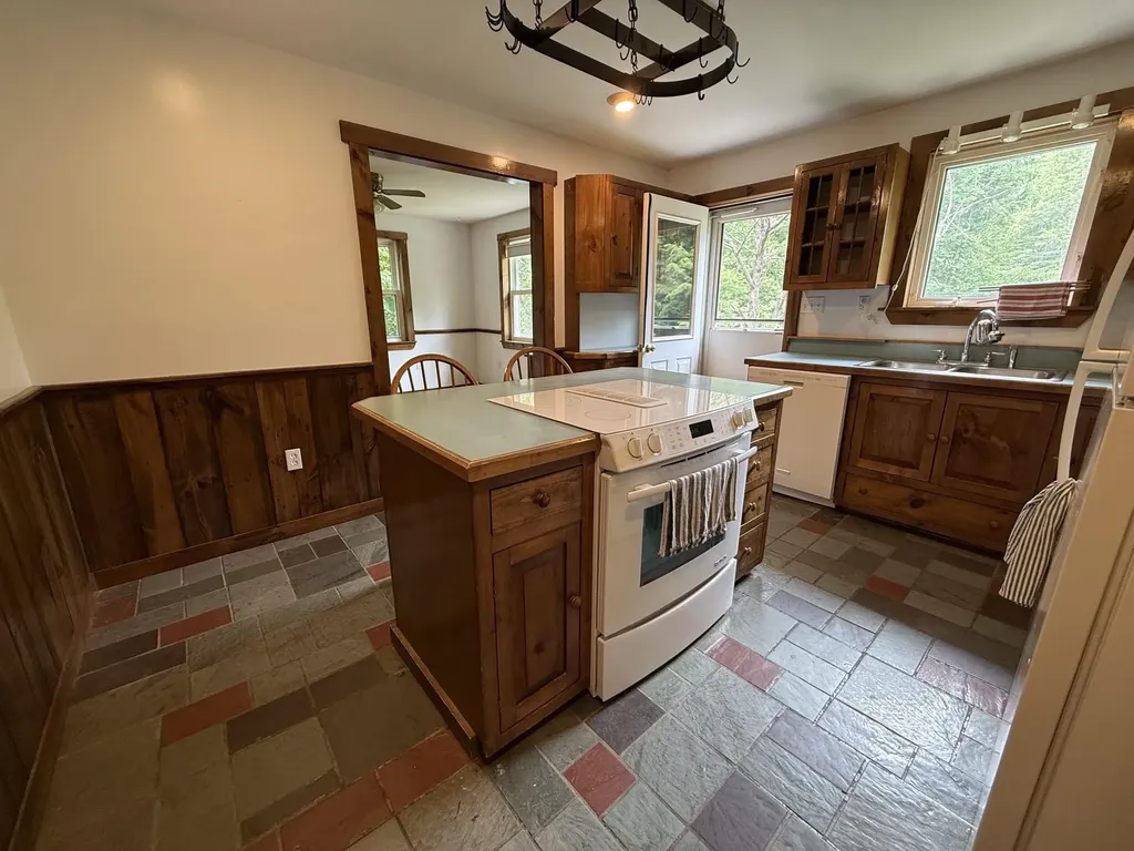 531 12 Route Hartland VT 05048