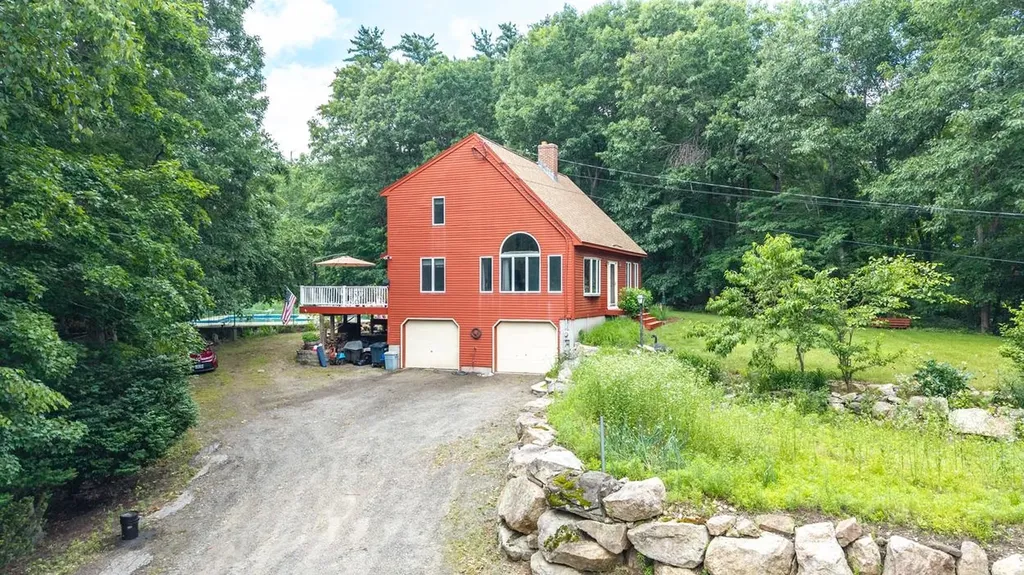 76 Hampstead Road Danville NH 03819