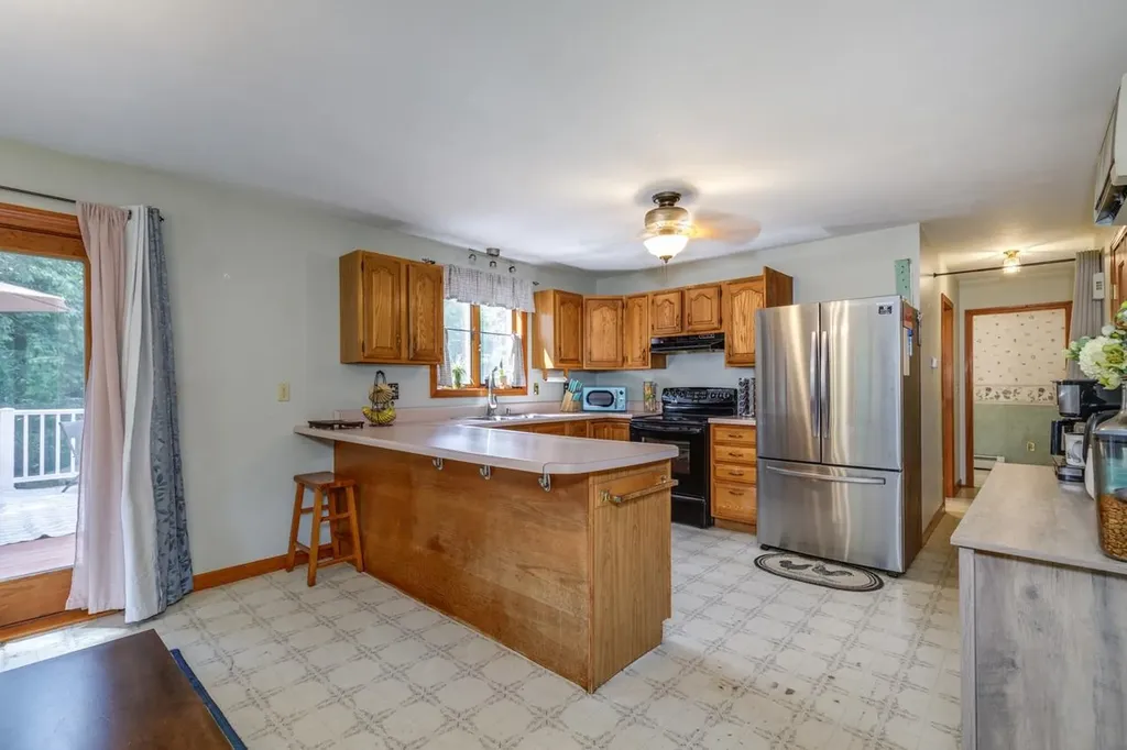 76 Hampstead Road Danville NH 03819