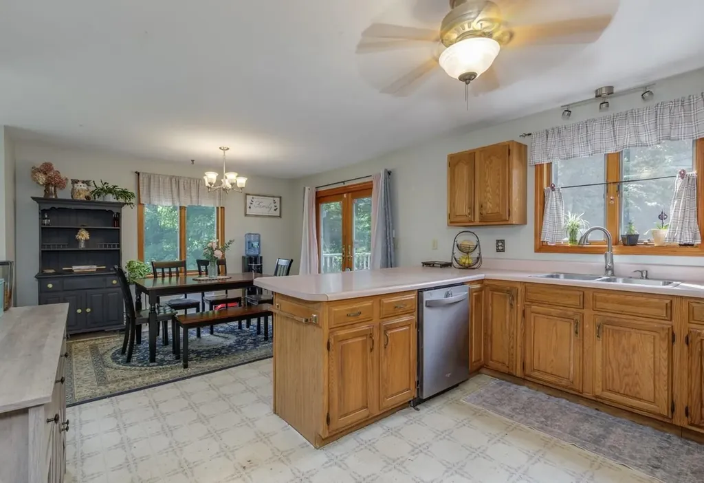 76 Hampstead Road Danville NH 03819