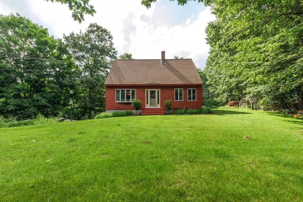 76 Hampstead Road Danville NH 03819