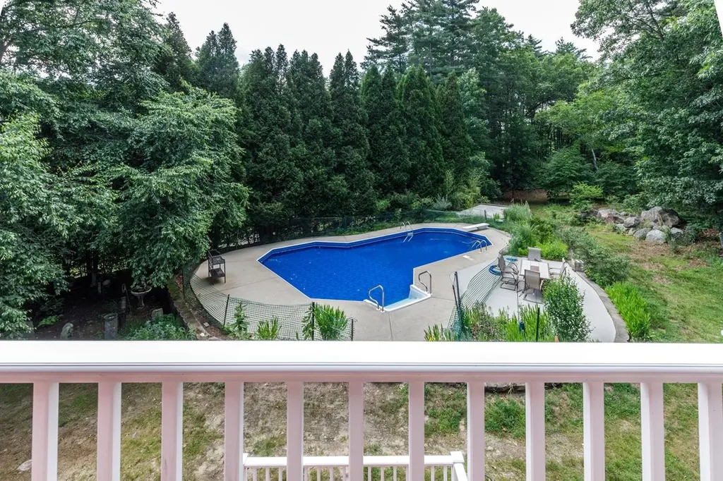 76 Hampstead Road Danville NH 03819