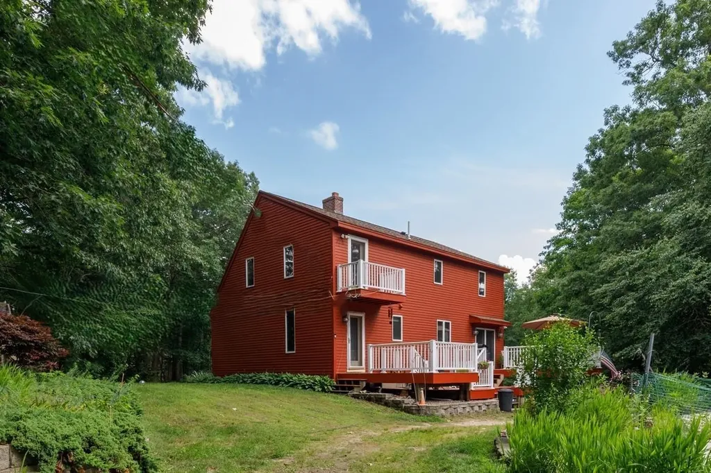 76 Hampstead Road Danville NH 03819