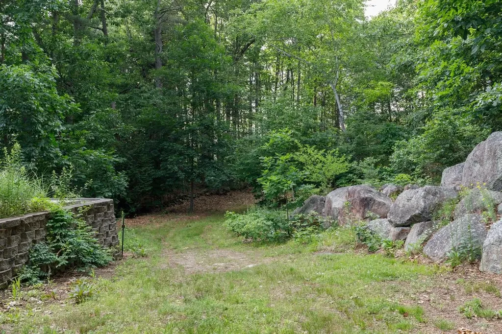 76 Hampstead Road Danville NH 03819