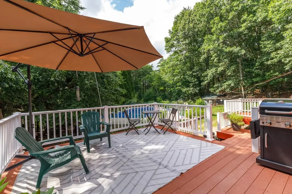 76 Hampstead Road Danville NH 03819