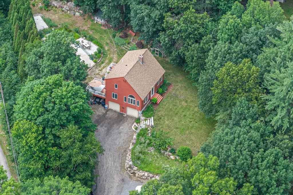 76 Hampstead Road Danville NH 03819